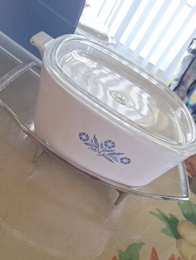 Corningware White Casserole w/ Blue Floral Motif Glass Lid And Trivit